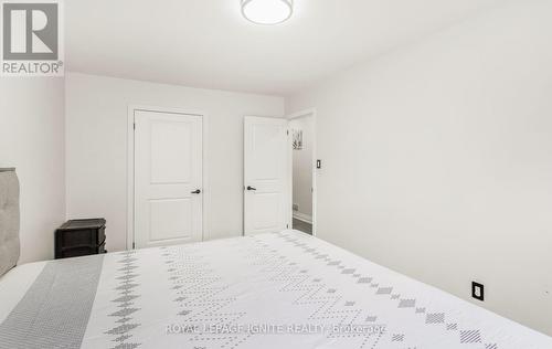 3325 Victory Crescent, Mississauga (Malton), ON - Indoor Photo Showing Bedroom