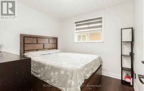 3325 Victory Crescent, Mississauga (Malton), ON - Indoor Photo Showing Bedroom