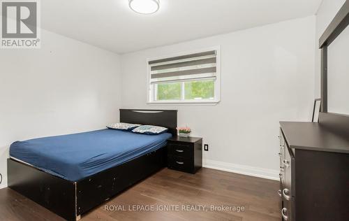 3325 Victory Crescent, Mississauga (Malton), ON - Indoor Photo Showing Bedroom