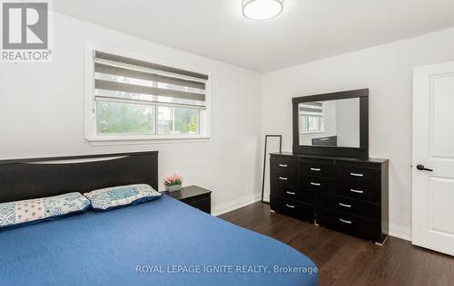 3325 Victory Crescent, Mississauga (Malton), ON - Indoor Photo Showing Bedroom