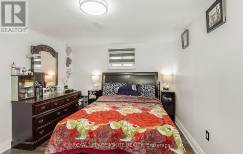 3325 Victory Crescent, Mississauga (Malton), ON - Indoor Photo Showing Bedroom