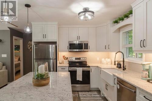 440 Forbes Crescent, South Bruce Peninsula, ON - Indoor Photo Showing Kitchen With Upgraded Kitchen