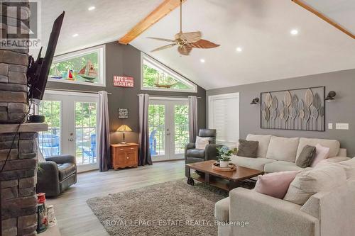 440 Forbes Crescent, South Bruce Peninsula, ON - Indoor Photo Showing Living Room