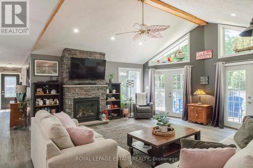 440 Forbes Crescent, South Bruce Peninsula, ON - Indoor Photo Showing Living Room With Fireplace