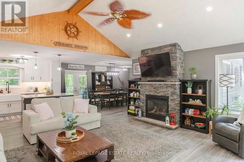 440 Forbes Crescent, South Bruce Peninsula, ON - Indoor Photo Showing Living Room With Fireplace