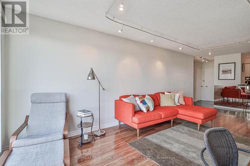 814 - 2267 Lake Shore Boulevard W, Toronto (Mimico), ON - Indoor Photo Showing Living Room