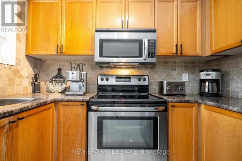 5380 Floral Hill Crescent, Mississauga, ON - Indoor Photo Showing Kitchen