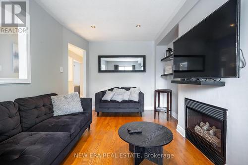 5380 Floral Hill Crescent, Mississauga (East Credit), ON - Indoor Photo Showing Living Room With Fireplace