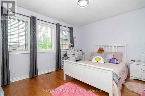 5380 Floral Hill Crescent, Mississauga, ON - Indoor Photo Showing Bedroom