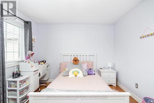 5380 Floral Hill Crescent, Mississauga, ON - Indoor Photo Showing Bedroom