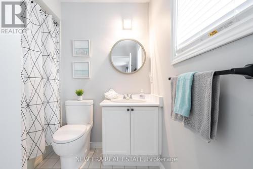 5380 Floral Hill Crescent, Mississauga, ON - Indoor Photo Showing Bathroom