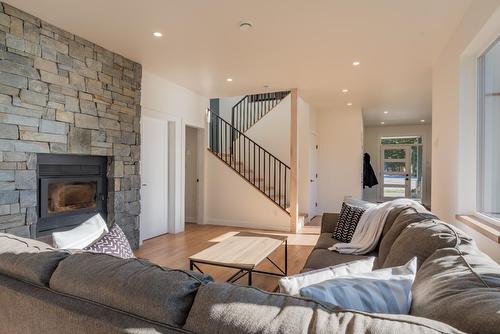 575 Larch Drive, Kaslo, BC - Indoor Photo Showing Living Room With Fireplace