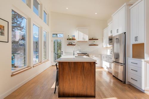 575 Larch Drive, Kaslo, BC - Indoor Photo Showing Kitchen