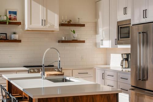 575 Larch Drive, Kaslo, BC - Indoor Photo Showing Kitchen With Upgraded Kitchen