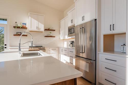 575 Larch Drive, Kaslo, BC - Indoor Photo Showing Kitchen With Double Sink With Upgraded Kitchen