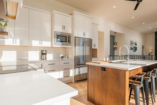 575 Larch Drive, Kaslo, BC - Indoor Photo Showing Kitchen With Upgraded Kitchen