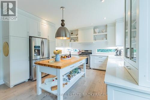 34734 Bayfield Road, Bluewater (Bayfield), ON - Indoor Photo Showing Kitchen With Upgraded Kitchen