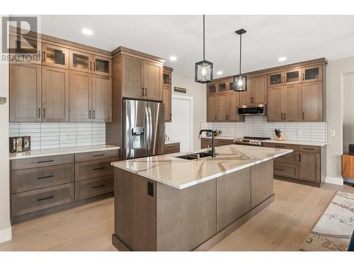 3900 Seminole Road, Kelowna, BC - Indoor Photo Showing Kitchen With Double Sink With Upgraded Kitchen