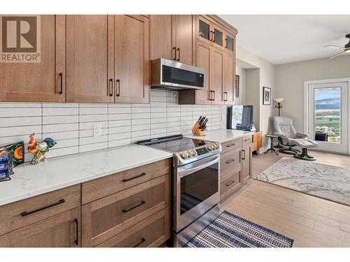 3900 Seminole Road, Kelowna, BC - Indoor Photo Showing Kitchen With Upgraded Kitchen