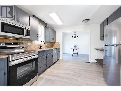 2124 Ross Crescent, Prince George, BC - Indoor Photo Showing Kitchen