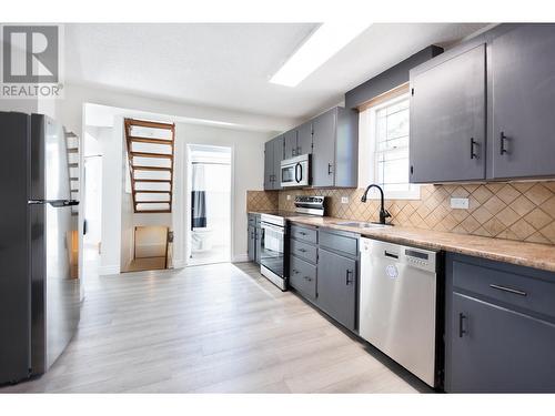 2124 Ross Crescent, Prince George, BC - Indoor Photo Showing Kitchen