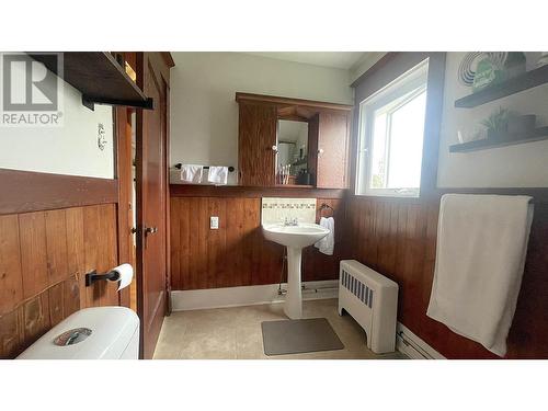 100 W 4Th Avenue, Prince Rupert, BC - Indoor Photo Showing Bathroom