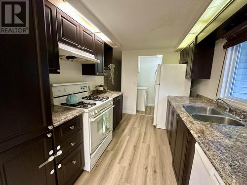 3803 Alderwood Court, Prince George, BC - Indoor Photo Showing Kitchen With Double Sink