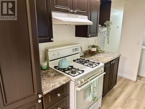 3803 Alderwood Court, Prince George, BC - Indoor Photo Showing Kitchen With Double Sink