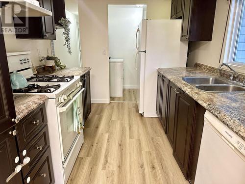 3803 Alderwood Court, Prince George, BC - Indoor Photo Showing Kitchen