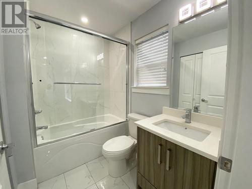 722 Coopland Crescent Unit# 4, Kelowna, BC - Indoor Photo Showing Bathroom