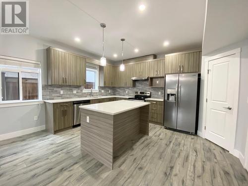 722 Coopland Crescent Unit# 4, Kelowna, BC - Indoor Photo Showing Kitchen With Stainless Steel Kitchen With Upgraded Kitchen