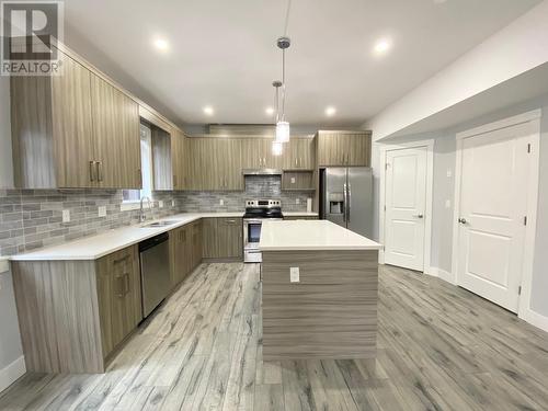 722 Coopland Crescent Unit# 4, Kelowna, BC - Indoor Photo Showing Kitchen With Stainless Steel Kitchen With Upgraded Kitchen