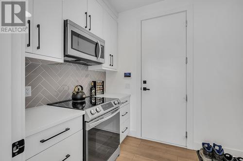 1426 Mine Hill Lane, Kelowna, BC - Indoor Photo Showing Kitchen