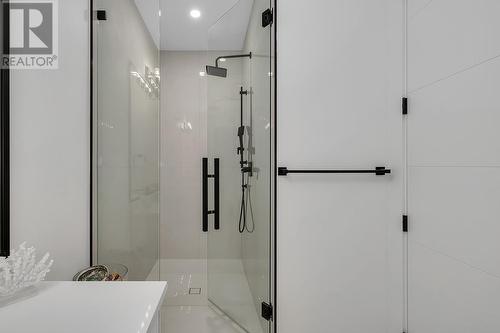 1426 Mine Hill Lane, Kelowna, BC - Indoor Photo Showing Bathroom