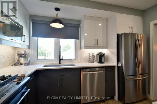 366 Burlington Crescent, London, ON - Indoor Photo Showing Kitchen