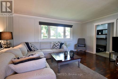 366 Burlington Crescent, London, ON - Indoor Photo Showing Living Room