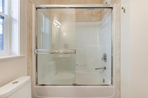 2032 Sunview Drive, West Kelowna, BC - Indoor Photo Showing Bathroom