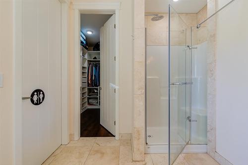 2032 Sunview Drive, West Kelowna, BC - Indoor Photo Showing Bathroom