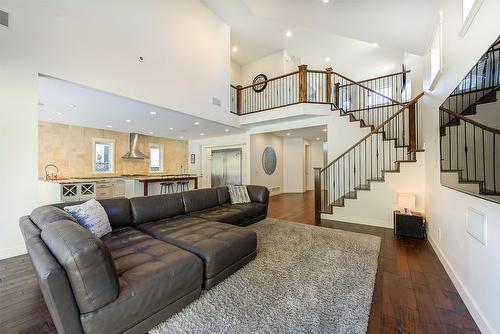 2032 Sunview Drive, West Kelowna, BC - Indoor Photo Showing Living Room