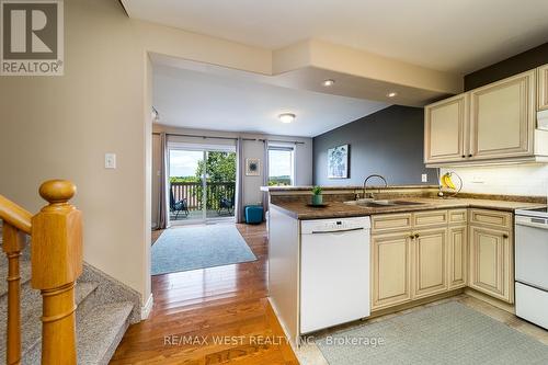 334 Cundles Road E, Barrie, ON - Indoor Photo Showing Kitchen With Double Sink