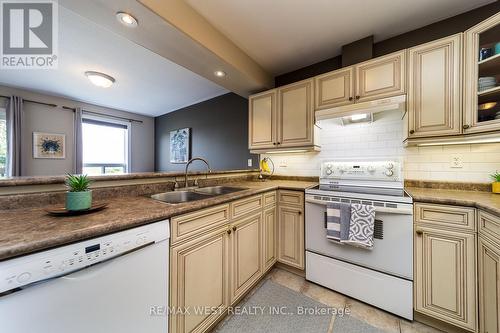 334 Cundles Road E, Barrie (Little Lake), ON - Indoor Photo Showing Kitchen With Double Sink