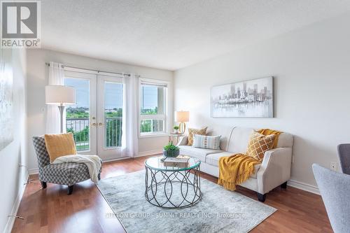 307 - 4450 Fairview Street, Burlington (Appleby), ON - Indoor Photo Showing Living Room