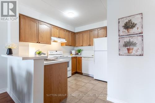 307 - 4450 Fairview Street, Burlington, ON - Indoor Photo Showing Kitchen