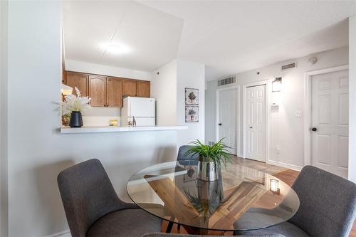 4450 Fairview Street|Unit #307, Burlington, ON - Indoor Photo Showing Dining Room