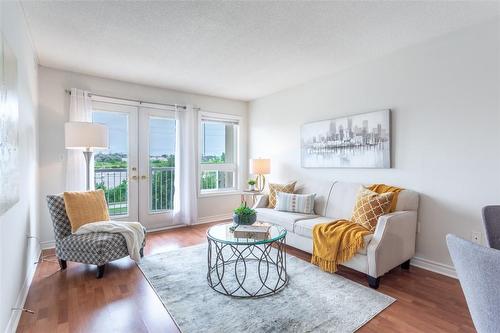 4450 Fairview Street|Unit #307, Burlington, ON - Indoor Photo Showing Living Room