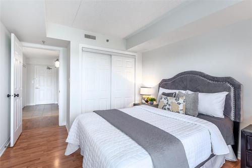 4450 Fairview Street|Unit #307, Burlington, ON - Indoor Photo Showing Bedroom