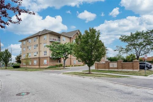 4450 Fairview Street|Unit #307, Burlington, ON - Outdoor