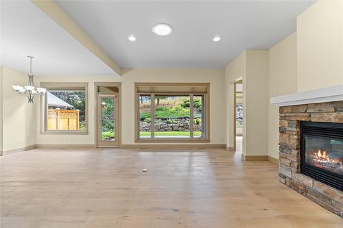 161 Mashie Crescent, Vernon, BC - Indoor Photo Showing Living Room With Fireplace