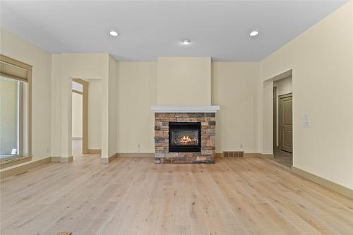 161 Mashie Crescent, Vernon, BC - Indoor Photo Showing Living Room With Fireplace