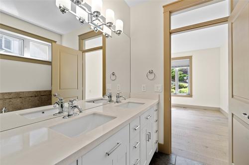 161 Mashie Crescent, Vernon, BC - Indoor Photo Showing Bathroom